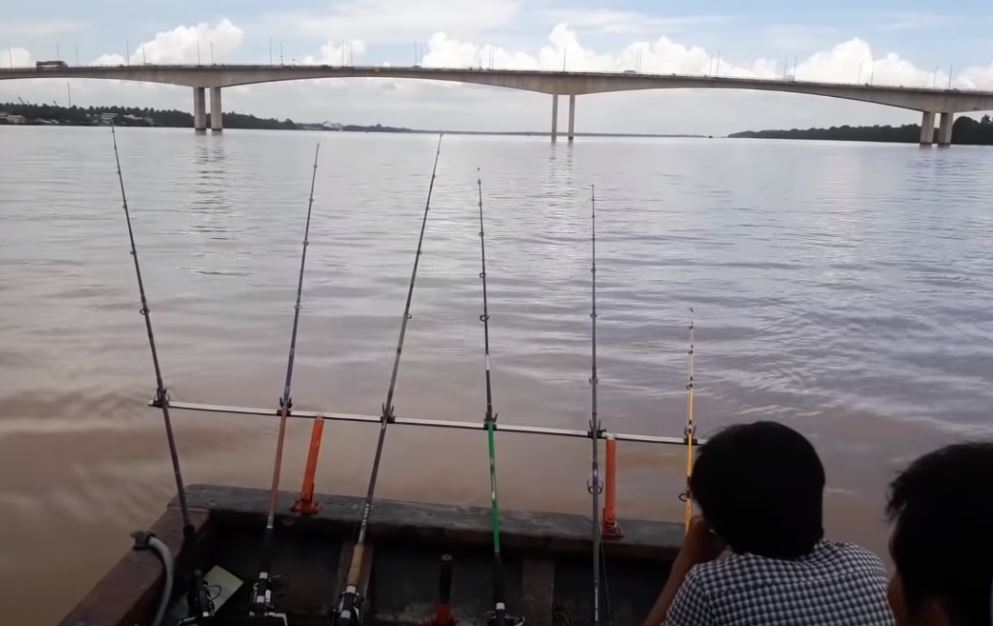 câu cá trên tàu